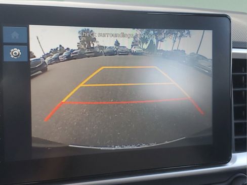 Used 2025 Hyundai Venue SEL FWD image 25
