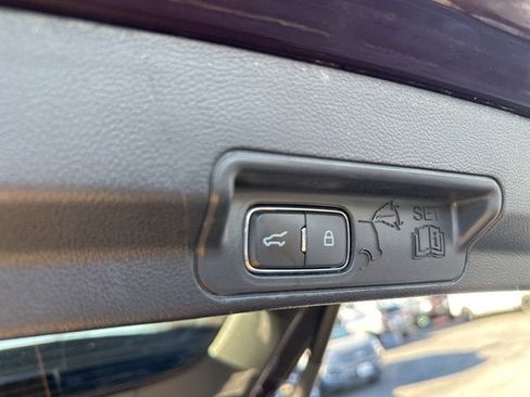 Certified 2022 Ford Explorer XLT w/ Equipment Group 202A image 10