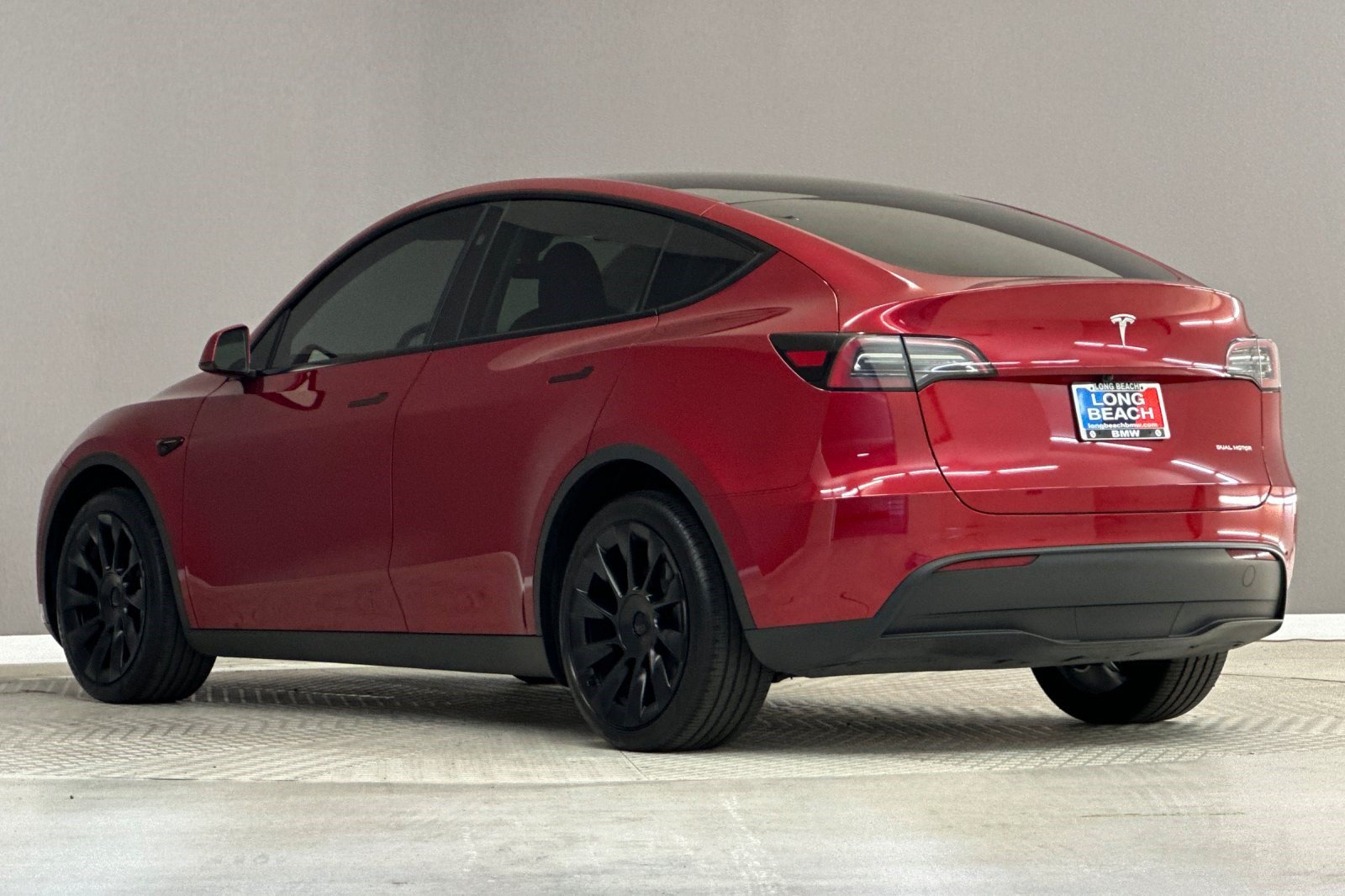 Used 2024 Tesla Model Y Long Range AWD/4WD image 3
