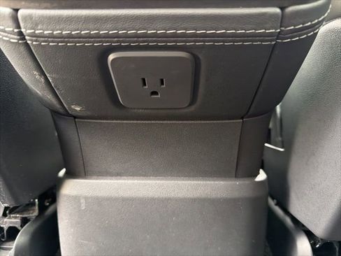 Used 2024 Rivian R1S Adventure image 30