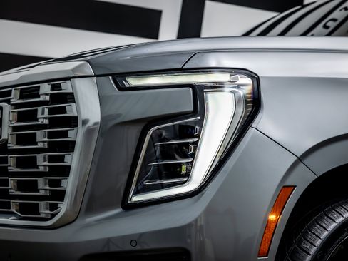 Used 2026 GMC Yukon XL Denali w/ Sun & Power Step Package AWD/4WD image 14