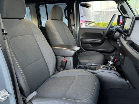 Used 2024 Jeep Wrangler Unlimited w/ Convenience Group AWD/4WD image 19