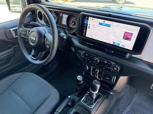 Used 2024 Jeep Gladiator Sport AWD/4WD image 40