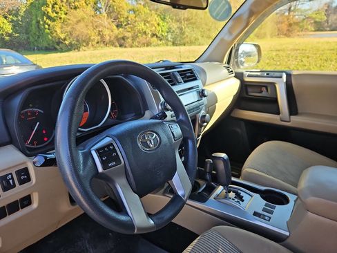 Used 2011 Toyota 4Runner SR5 image 10