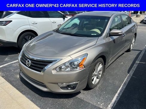 Used 2014 Nissan Altima 2.5 SV w/ Convenience Package image 2