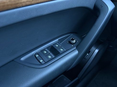 Used 2023 Audi Q5 2.0T Premium w/ Convenience Package image 12