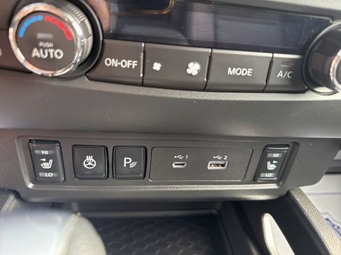 Used 2024 Nissan Frontier SV w/ SV Convenience Package AWD/4WD image 20