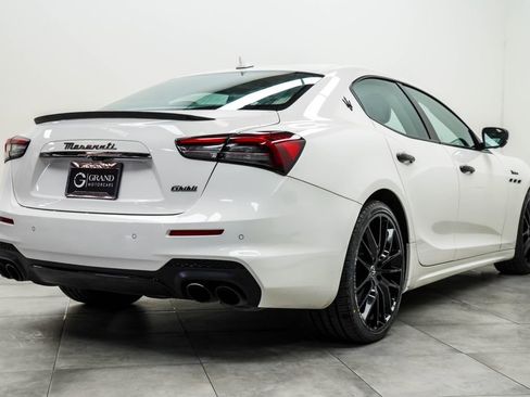 Used 2022 Maserati Ghibli Modena RWD image 12