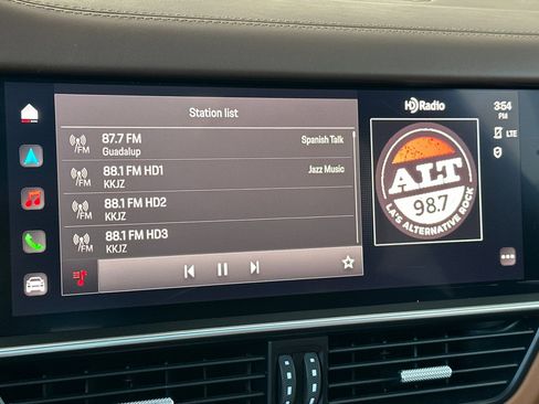 Certified 2023 Porsche Cayenne AWD/4WD image 18