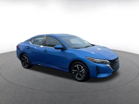 Used 2025 Nissan Sentra SV image 2