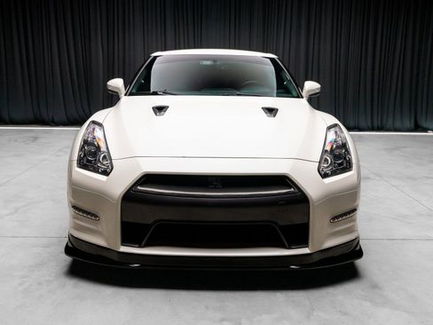 Used 2013 Nissan GT-R Black Edition image 19