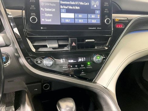 Used 2021 Toyota Camry XLE image 25
