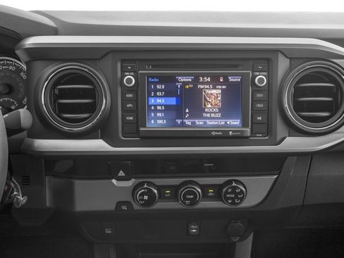 Used 2017 Toyota Tacoma TRD Sport w/ Premium & Technology Package image 10