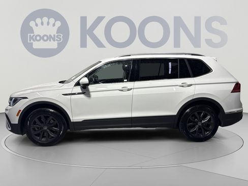 Used 2024 Volkswagen Tiguan SE w/ Panoramic Sunroof Package AWD/4WD image 7