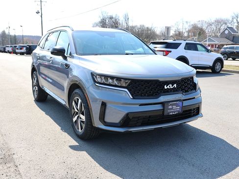 Used 2023 Kia Sorento S FWD image 1
