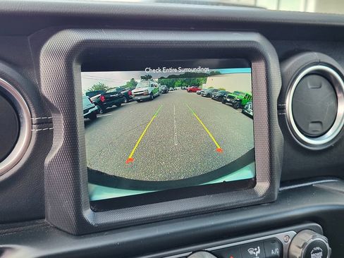 Used 2020 Jeep Wrangler Unlimited Sahara AWD/4WD image 20