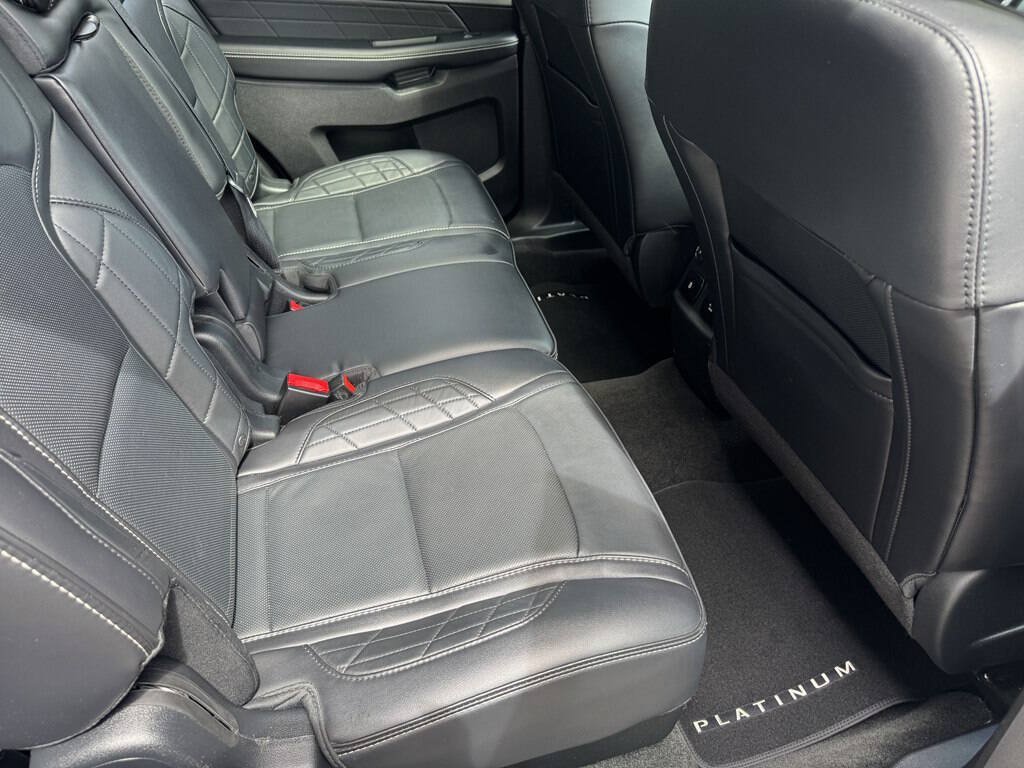 Used 2017 Ford Explorer Platinum AWD/4WD image 19