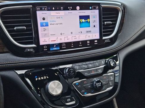 Used 2022 Chrysler Pacifica Pinnacle FWD image 19