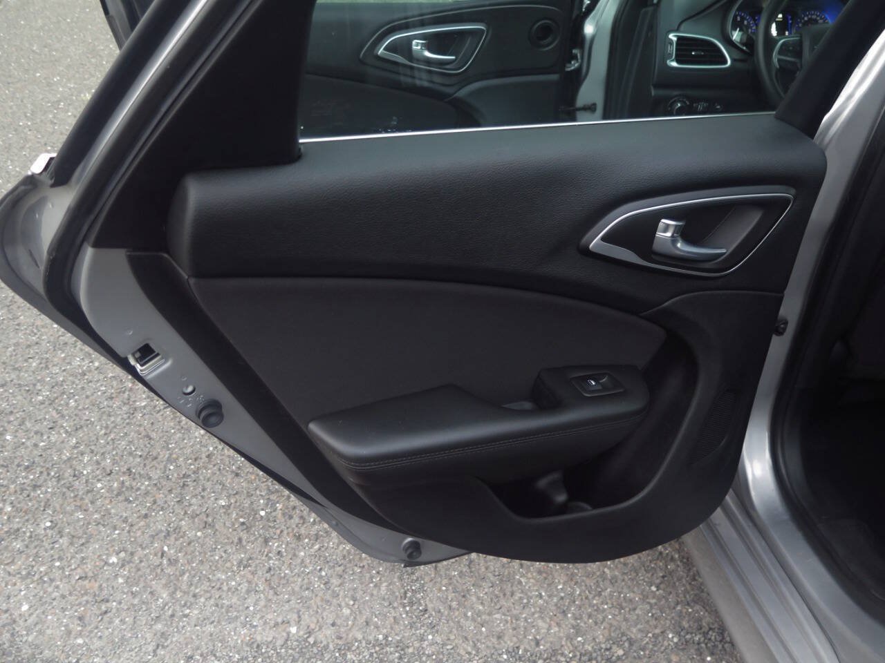 Used 2015 Chrysler 200 Limited w/ Convenience Group FWD image 21