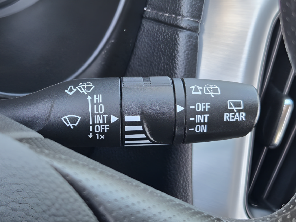 Used 2024 GMC Terrain SLE w/ Driver Convenience Package AWD/4WD image 28