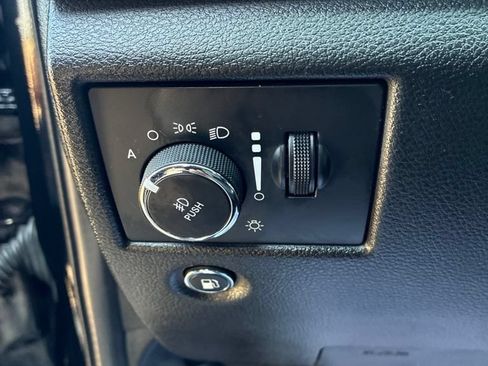 Used 2022 Jeep Grand Cherokee Limited AWD/4WD image 18