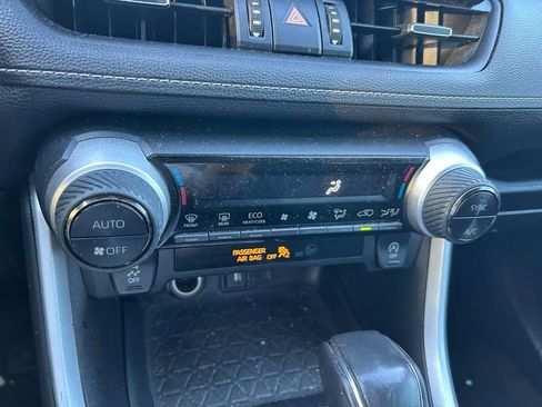 Used 2022 Toyota RAV4 XLE Premium image 26