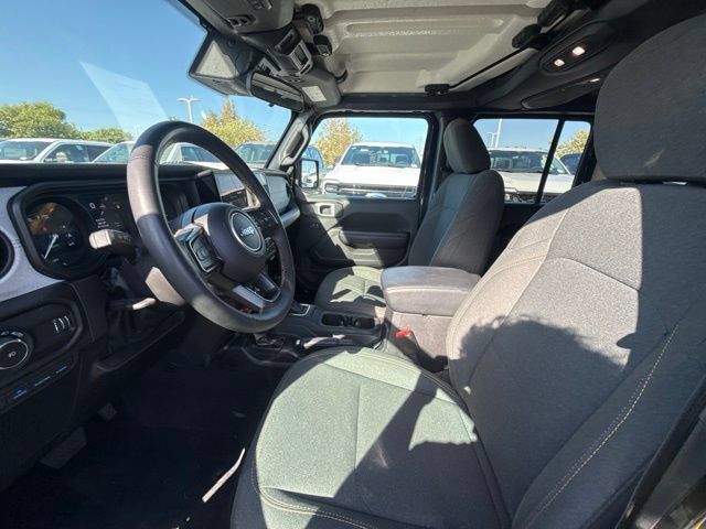 Used 2024 Jeep Wrangler Unlimited AWD/4WD image 7