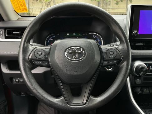 Used 2025 Toyota RAV4 XLE AWD/4WD image 15