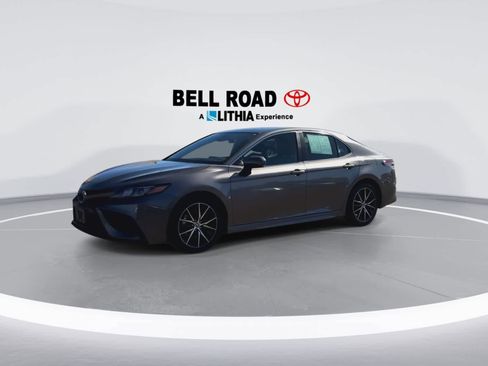 Used 2024 Toyota Camry SE image 4