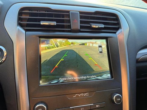 Used 2020 Ford Fusion SE FWD image 11