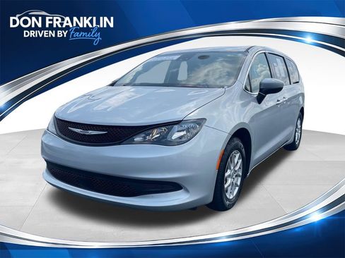 Used 2023 Chrysler Voyager LX FWD image 1