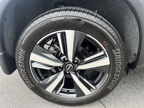 Certified 2025 Nissan Rogue SL w/ Tech Package AWD/4WD image 11