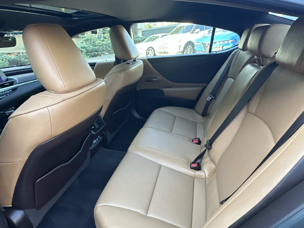 Used 2021 Lexus ES 350 w/ Premium Package FWD image 17