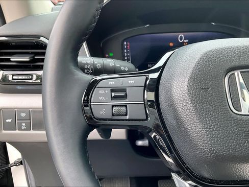 Used 2025 Honda Pilot Elite image 25