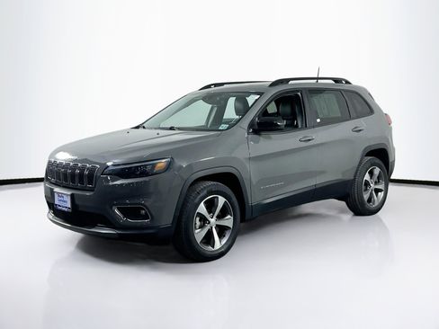 Used 2022 Jeep Cherokee Limited image 1