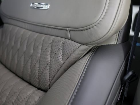 Used 2025 Ford F450 Platinum w/ Platinum Plus Package image 36