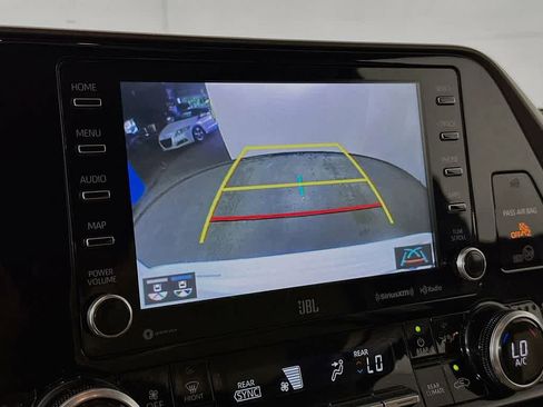 Used 2022 Toyota Highlander Limited AWD/4WD image 29