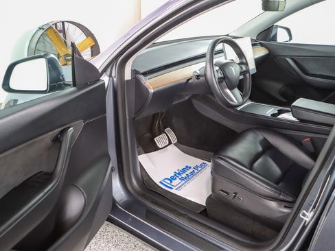 Used 2022 Tesla Model Y Performance image 3