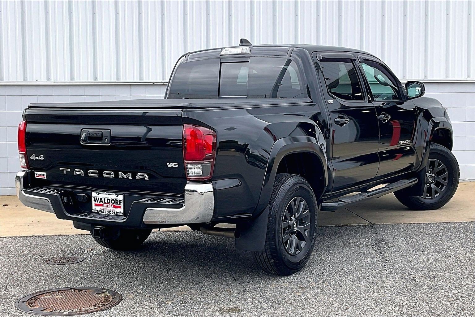 Used 2020 Toyota Tacoma SR5 AWD/4WD image 17