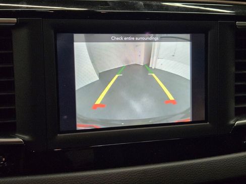 Used 2018 Chrysler Pacifica Touring-L FWD image 17