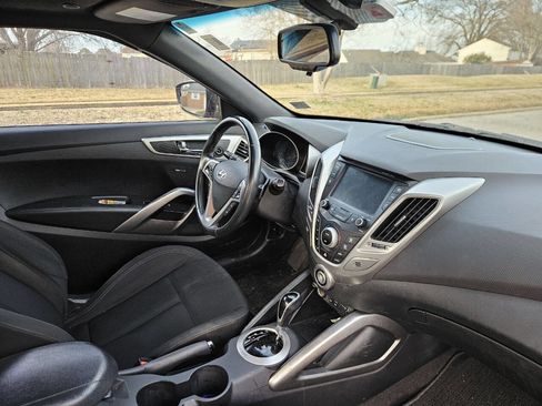 Used 2017 Hyundai Veloster Value Edition image 15