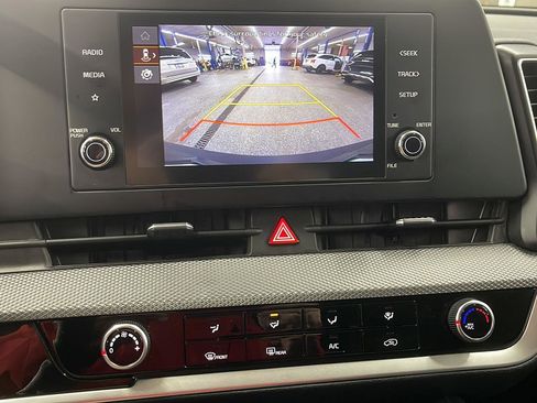 Used 2024 Kia Sportage LX image 12