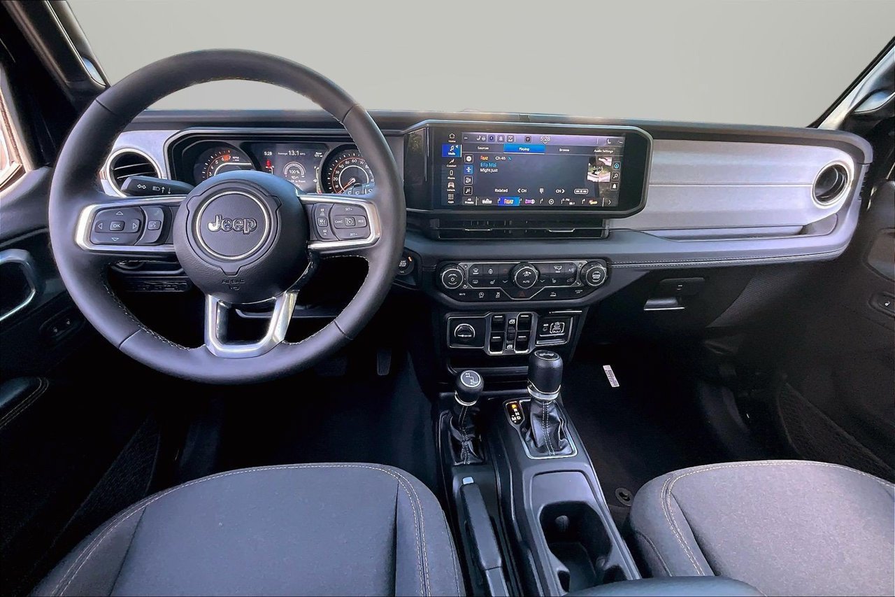 Certified 2026 Jeep Wrangler Unlimited Sahara AWD/4WD image 13