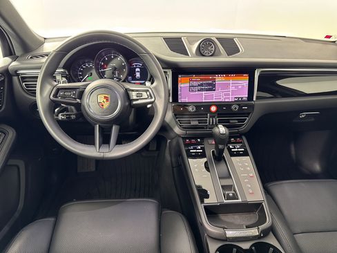 Certified 2025 Porsche Macan image 27