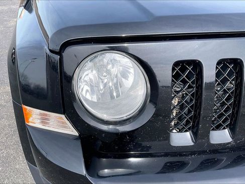 Used 2014 Jeep Patriot Limited w/ Sun/Sound Group image 30