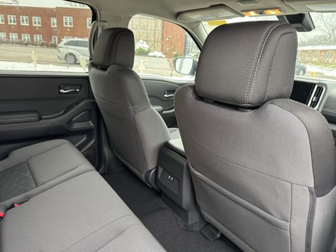 Certified 2025 Nissan Frontier SV image 36