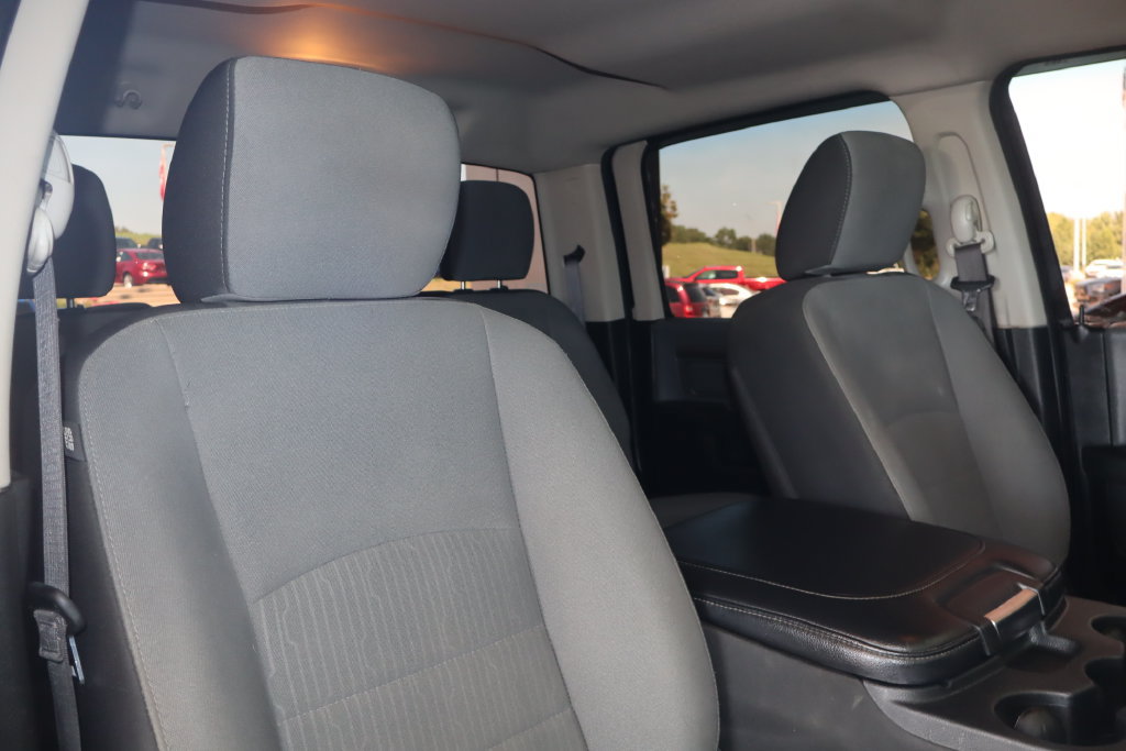Used 2021 RAM 1500 Classic SLT AWD/4WD image 40