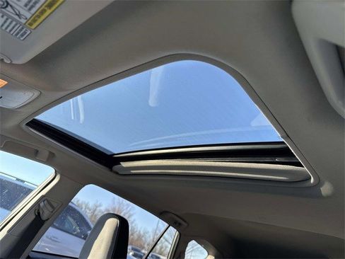 Used 2017 Toyota RAV4 XLE image 16