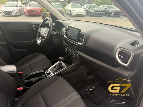 Used 2025 Hyundai Venue SEL FWD image 12