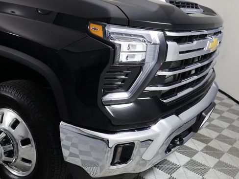 Used 2025 Chevrolet Silverado 3500 LTZ image 40